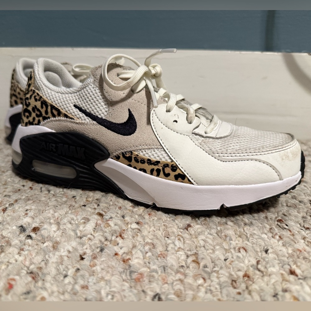 Nike cheetah print Sneakers Athletic Casual Style women’s size 8